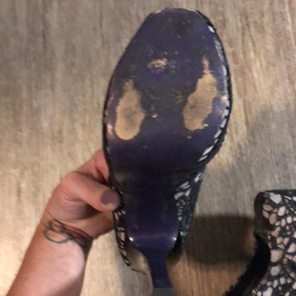 Black and Gray Lace High Heels - Picture 3 of 4